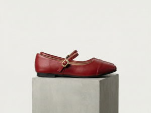 Merceditas Rojas Clásicas con Hebilla Dorada