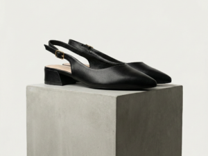 Salones Slingback Negros Estilo Minimalista con Cierre de Hebilla
