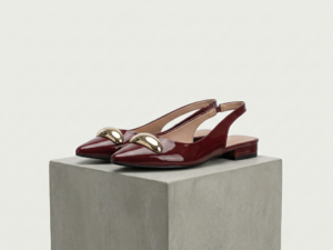 Zapatos Slingback Color Vino en Acabado Glossy y Detalle Gold